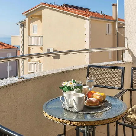 Gorgeous In With Wifi Apartment Makarska